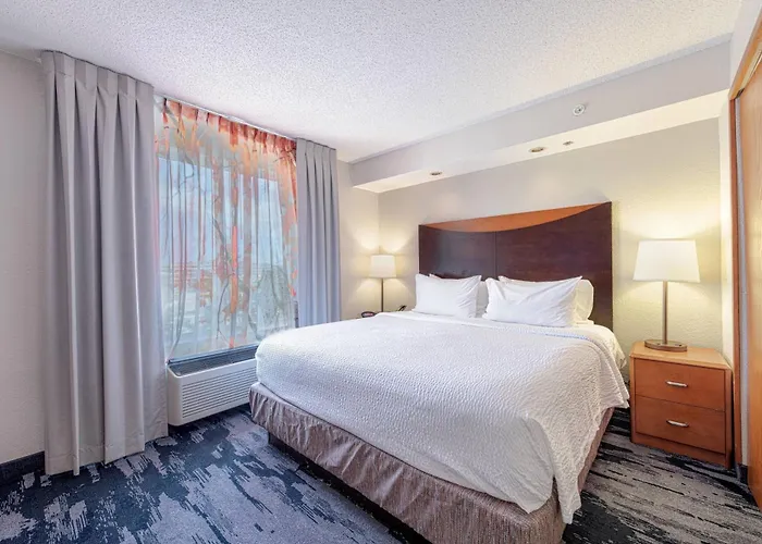 Fairfield & By Marriott Chicago 3* Naperville