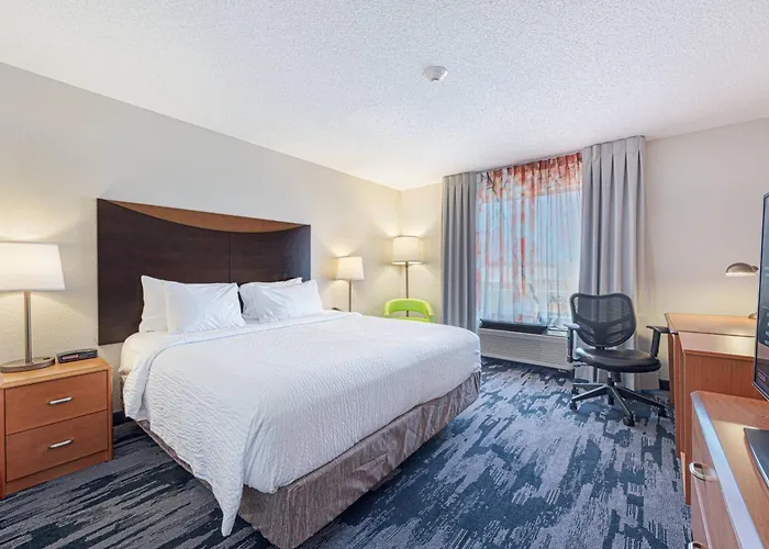 Fairfield & By Marriott Chicago 3* Naperville