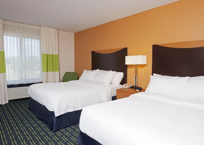 Hotel Fairfield & By Marriott Chicago 3*