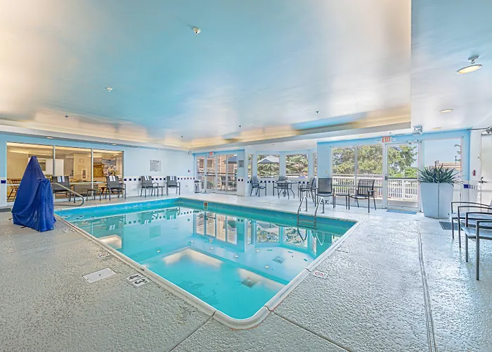 Hotel Fairfield & By Marriott Chicago 3*