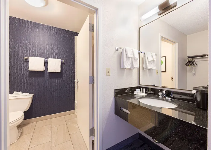 Hotel Fairfield & By Marriott Chicago Naperville