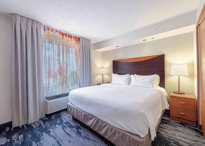 Hotel Fairfield & By Marriott Chicago