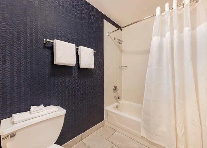 Fairfield & By Marriott Chicago 3*