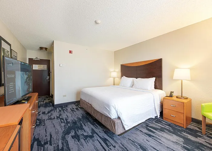 Hotel Fairfield & By Marriott Chicago 3*