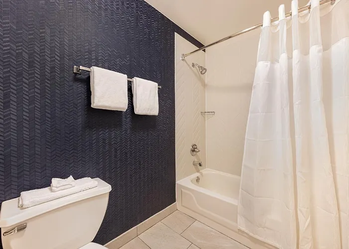 Fairfield & By Marriott Chicago Hotel Naperville