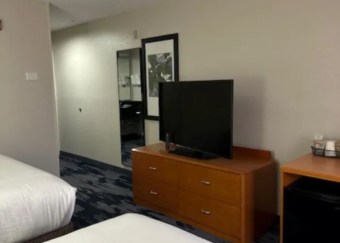 Hotel Fairfield & By Marriott Chicago 3*