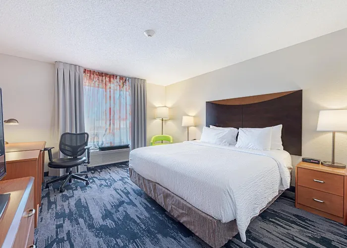 Hotel Fairfield & By Marriott Chicago