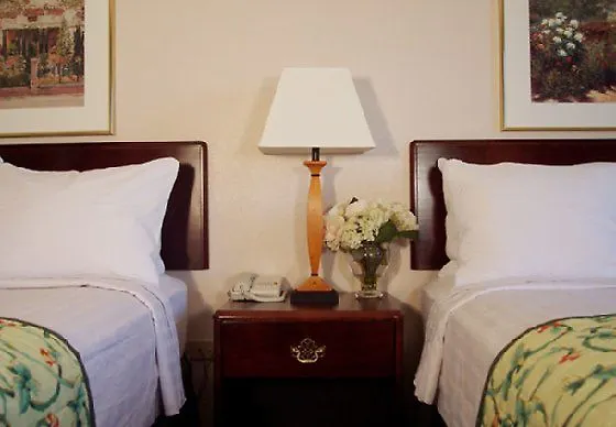 Hotel Fairfield & By Marriott Chicago 3*